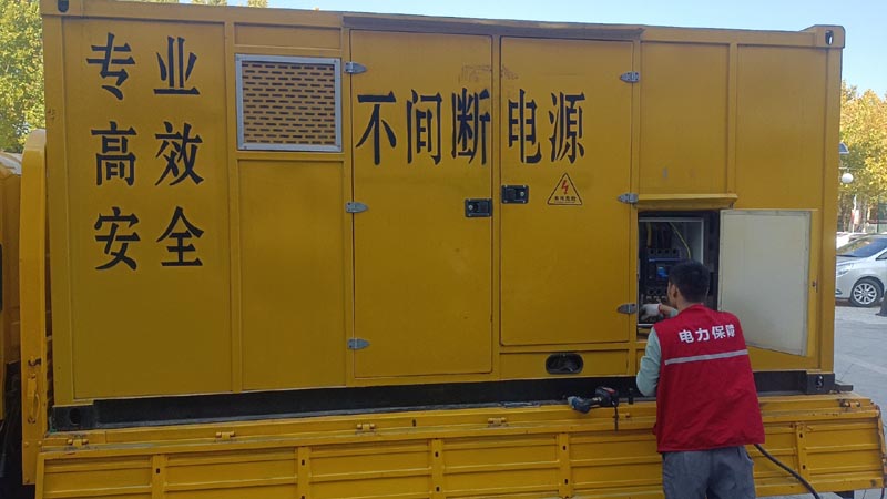 永登柴油发电机组和UPS电源配合使用时，如何避免切换过程中的电力中断？
